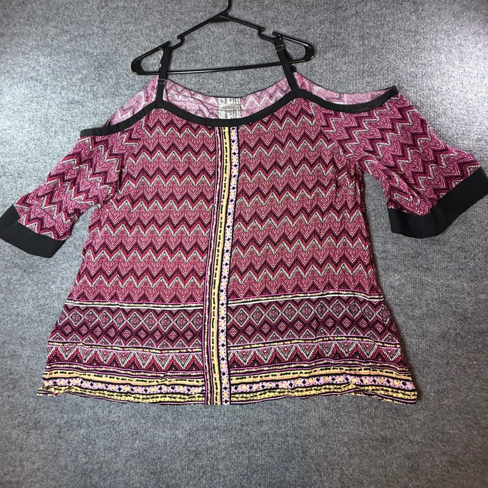 Avenue Womens Plus Size 18/20 Cold Shoulder Top Pink Chevron Geometric Blouse
